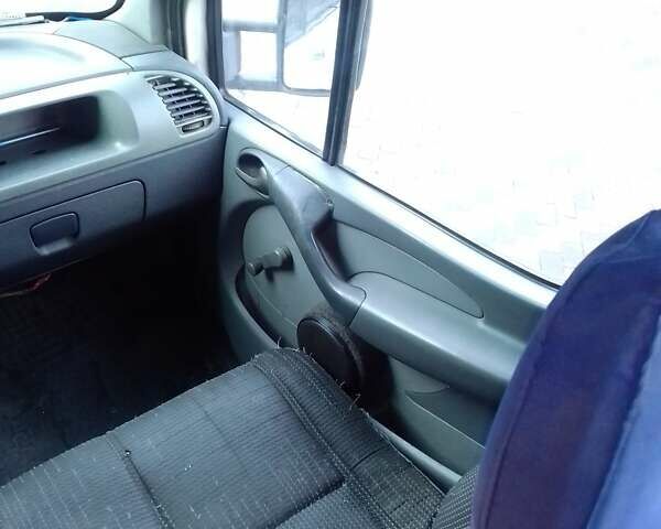 Белый Мерседес Sprinter, объемом двигателя 2.15 л и пробегом 500 тыс. км за 10500 $, фото 9 на Automoto.ua