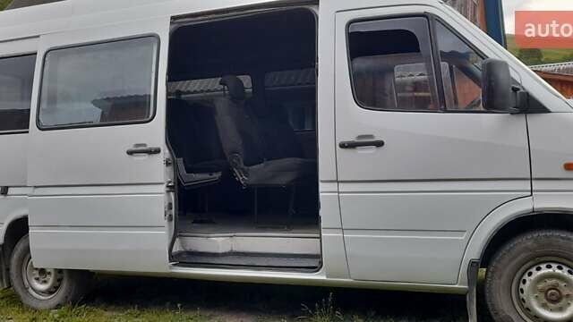 Белый Мерседес Sprinter, объемом двигателя 2.15 л и пробегом 406 тыс. км за 5800 $, фото 4 на Automoto.ua