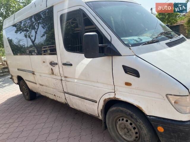 Белый Мерседес Sprinter, объемом двигателя 2.87 л и пробегом 800 тыс. км за 3700 $, фото 3 на Automoto.ua