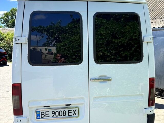 Білий Мерседес Sprinter, об'ємом двигуна 2.7 л та пробігом 640 тис. км за 11000 $, фото 4 на Automoto.ua