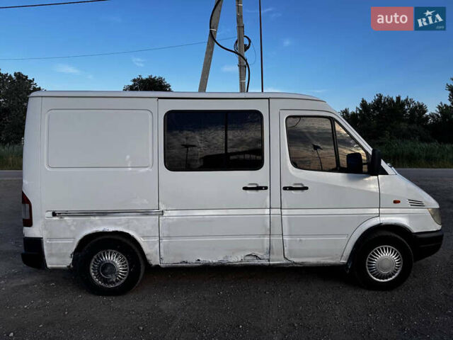 Белый Мерседес Sprinter, объемом двигателя 2.15 л и пробегом 585 тыс. км за 3900 $, фото 5 на Automoto.ua