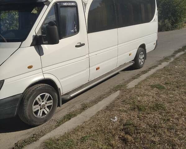 Белый Мерседес Sprinter, объемом двигателя 2.9 л и пробегом 300 тыс. км за 7900 $, фото 1 на Automoto.ua