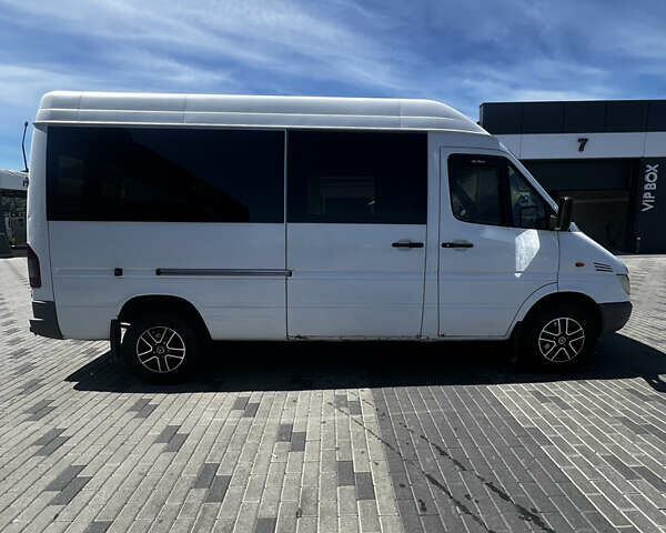 Белый Мерседес Sprinter, объемом двигателя 2.15 л и пробегом 500 тыс. км за 6000 $, фото 8 на Automoto.ua
