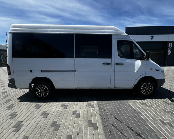 Белый Мерседес Sprinter, объемом двигателя 2.15 л и пробегом 500 тыс. км за 6700 $, фото 8 на Automoto.ua