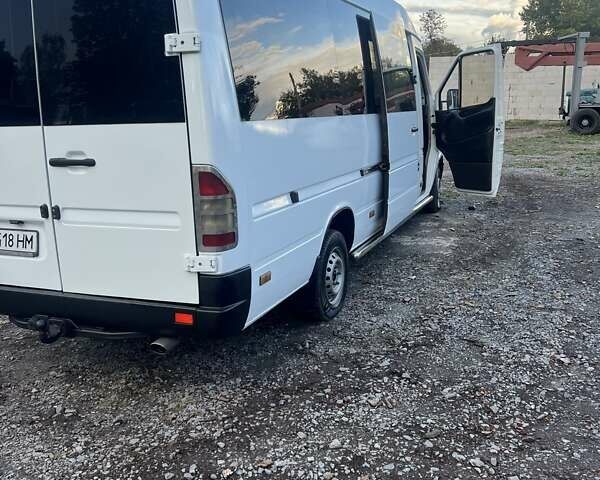 Белый Мерседес Sprinter, объемом двигателя 2.2 л и пробегом 600 тыс. км за 10300 $, фото 19 на Automoto.ua