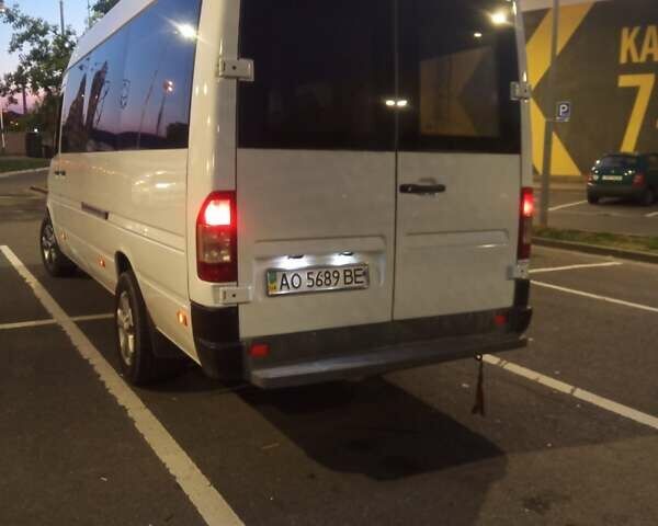 Белый Мерседес Sprinter, объемом двигателя 2.2 л и пробегом 280 тыс. км за 9000 $, фото 11 на Automoto.ua