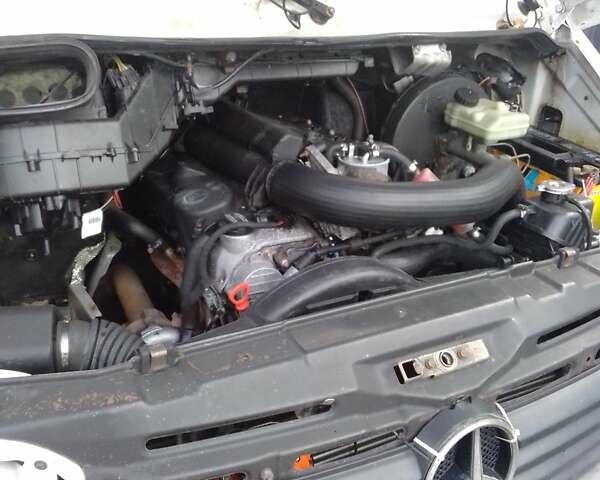 Белый Мерседес Sprinter, объемом двигателя 2.15 л и пробегом 500 тыс. км за 10500 $, фото 4 на Automoto.ua