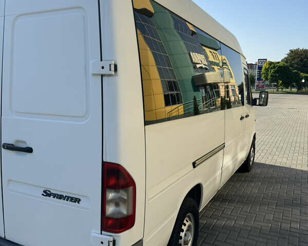 Белый Мерседес Sprinter, объемом двигателя 2.15 л и пробегом 551 тыс. км за 11000 $, фото 4 на Automoto.ua