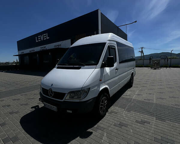 Белый Мерседес Sprinter, объемом двигателя 2.15 л и пробегом 500 тыс. км за 6000 $, фото 12 на Automoto.ua