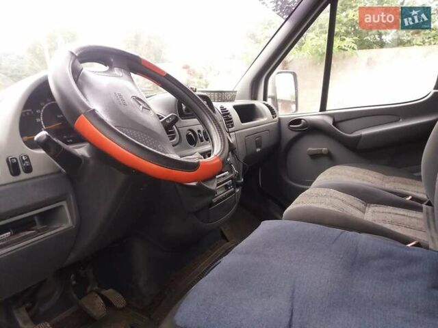 Белый Мерседес Sprinter, объемом двигателя 2.15 л и пробегом 255 тыс. км за 9200 $, фото 5 на Automoto.ua