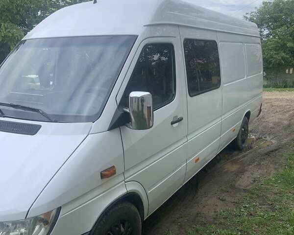 Белый Мерседес Sprinter, объемом двигателя 2.2 л и пробегом 780 тыс. км за 8300 $, фото 3 на Automoto.ua