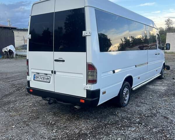 Белый Мерседес Sprinter, объемом двигателя 2.2 л и пробегом 600 тыс. км за 10300 $, фото 10 на Automoto.ua