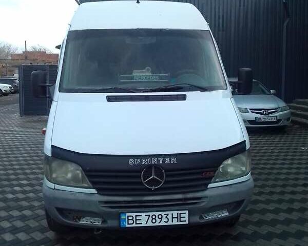 Белый Мерседес Sprinter, объемом двигателя 2.15 л и пробегом 500 тыс. км за 10500 $, фото 1 на Automoto.ua