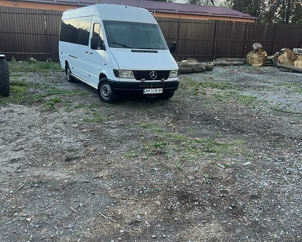 Белый Мерседес Sprinter, объемом двигателя 2.2 л и пробегом 600 тыс. км за 10300 $, фото 1 на Automoto.ua