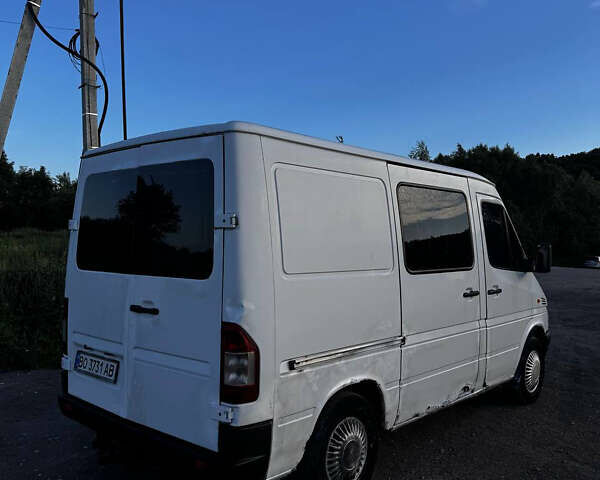 Белый Мерседес Sprinter, объемом двигателя 2.15 л и пробегом 585 тыс. км за 3900 $, фото 2 на Automoto.ua