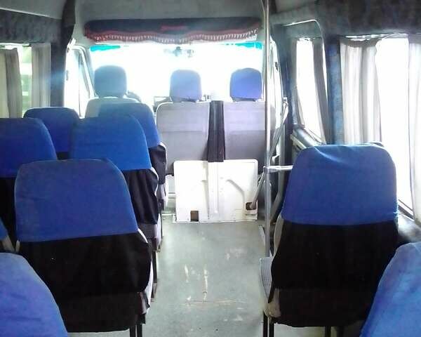 Белый Мерседес Sprinter, объемом двигателя 2.15 л и пробегом 500 тыс. км за 10500 $, фото 5 на Automoto.ua