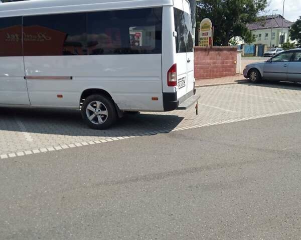 Белый Мерседес Sprinter, объемом двигателя 2.2 л и пробегом 280 тыс. км за 9000 $, фото 6 на Automoto.ua