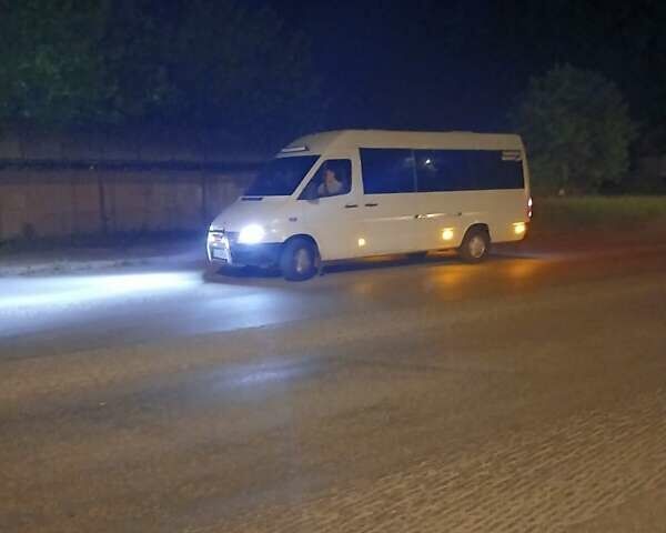 Белый Мерседес Sprinter, объемом двигателя 2.15 л и пробегом 600 тыс. км за 8000 $, фото 8 на Automoto.ua