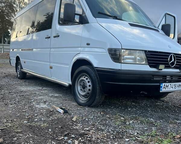 Белый Мерседес Sprinter, объемом двигателя 2.2 л и пробегом 600 тыс. км за 10300 $, фото 13 на Automoto.ua