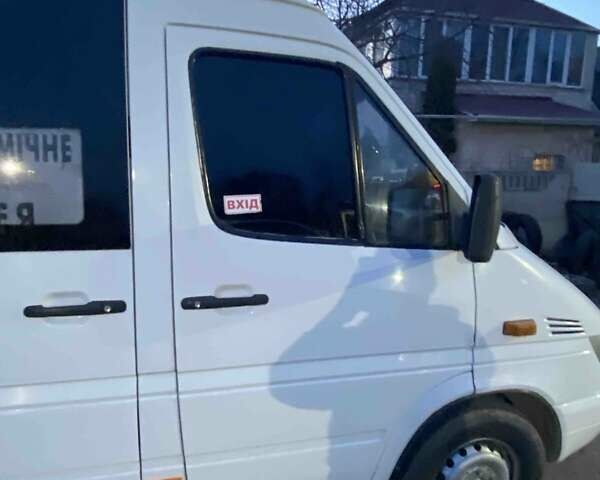 Белый Мерседес Sprinter, объемом двигателя 2.1 л и пробегом 405 тыс. км за 9500 $, фото 6 на Automoto.ua