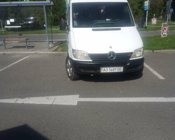Белый Мерседес Sprinter, объемом двигателя 2.2 л и пробегом 280 тыс. км за 9000 $, фото 2 на Automoto.ua