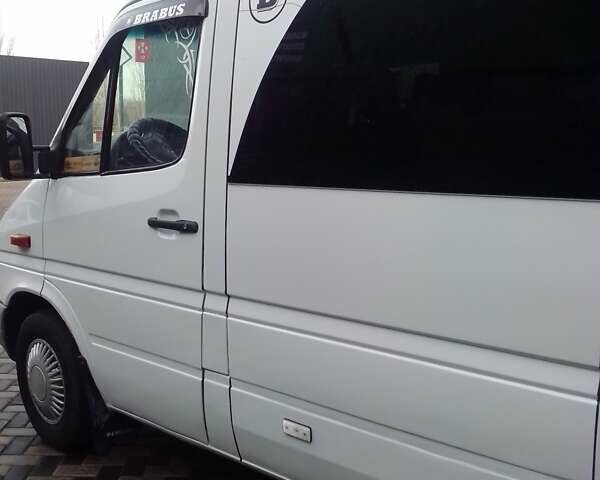 Белый Мерседес Sprinter, объемом двигателя 2.15 л и пробегом 500 тыс. км за 10500 $, фото 11 на Automoto.ua