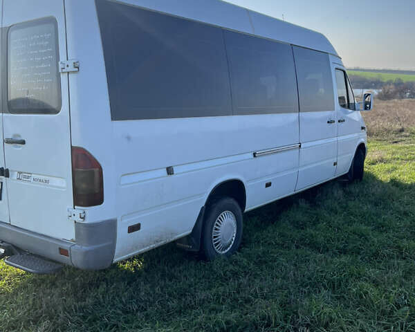 Білий Мерседес Sprinter, об'ємом двигуна 2.15 л та пробігом 700 тис. км за 10000 $, фото 2 на Automoto.ua