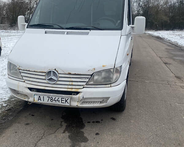 Белый Мерседес Sprinter, объемом двигателя 2.69 л и пробегом 63 тыс. км за 5300 $, фото 1 на Automoto.ua