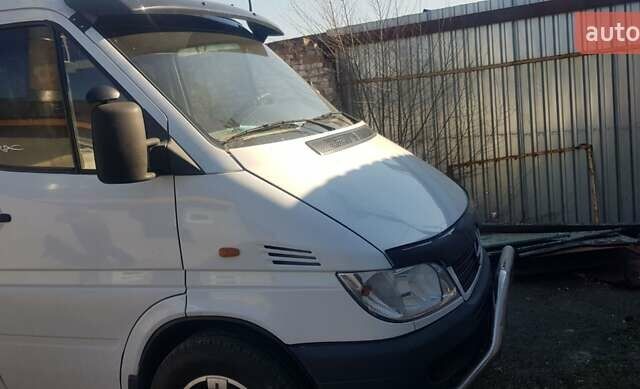 Белый Мерседес Sprinter, объемом двигателя 2.9 л и пробегом 400 тыс. км за 9000 $, фото 3 на Automoto.ua