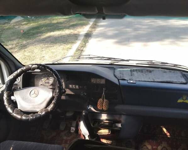 Белый Мерседес Sprinter, объемом двигателя 2.9 л и пробегом 300 тыс. км за 7900 $, фото 3 на Automoto.ua