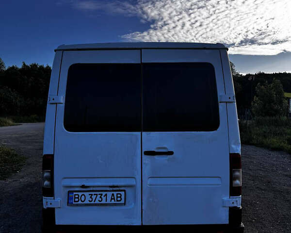 Белый Мерседес Sprinter, объемом двигателя 2.15 л и пробегом 585 тыс. км за 3900 $, фото 3 на Automoto.ua