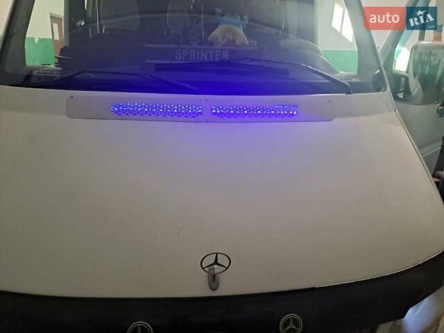 Белый Мерседес Sprinter, объемом двигателя 2.15 л и пробегом 70 тыс. км за 15800 $, фото 5 на Automoto.ua