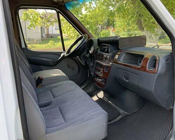 Белый Мерседес Sprinter, объемом двигателя 2.2 л и пробегом 780 тыс. км за 8300 $, фото 14 на Automoto.ua