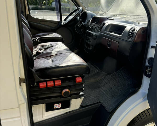 Белый Мерседес Sprinter, объемом двигателя 2.15 л и пробегом 551 тыс. км за 11000 $, фото 10 на Automoto.ua