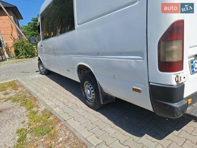 Белый Мерседес Sprinter, объемом двигателя 2.15 л и пробегом 525 тыс. км за 5000 $, фото 6 на Automoto.ua