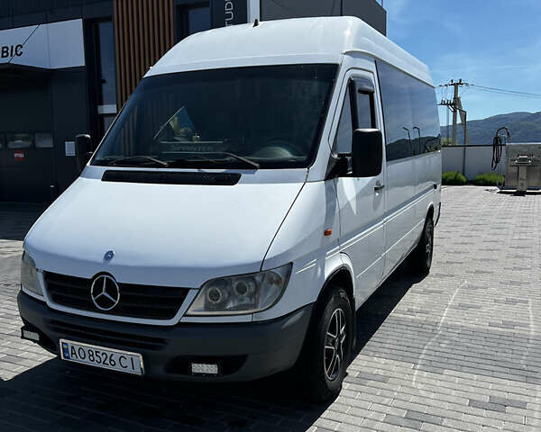 Белый Мерседес Sprinter, объемом двигателя 2.15 л и пробегом 500 тыс. км за 6000 $, фото 3 на Automoto.ua