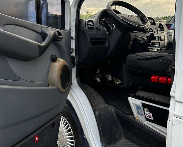 Белый Мерседес Sprinter, объемом двигателя 2.15 л и пробегом 585 тыс. км за 3900 $, фото 7 на Automoto.ua