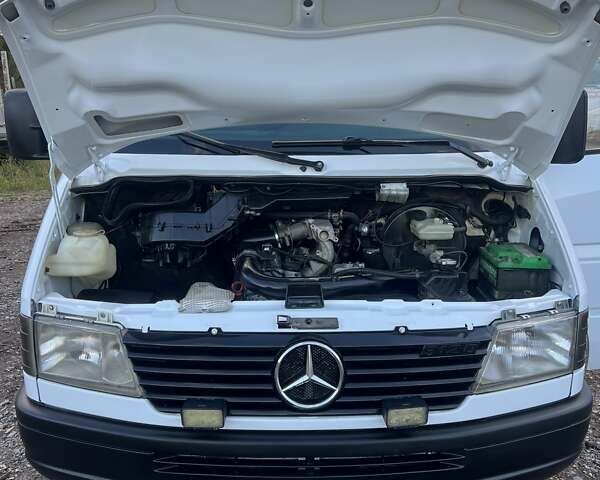 Белый Мерседес Sprinter, объемом двигателя 2.2 л и пробегом 600 тыс. км за 10300 $, фото 12 на Automoto.ua