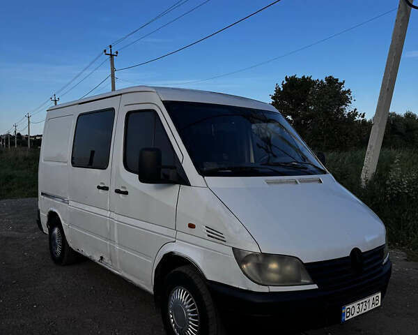 Белый Мерседес Sprinter, объемом двигателя 2.15 л и пробегом 585 тыс. км за 3900 $, фото 1 на Automoto.ua
