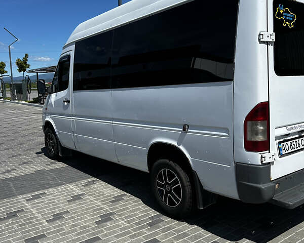 Белый Мерседес Sprinter, объемом двигателя 2.15 л и пробегом 500 тыс. км за 6000 $, фото 5 на Automoto.ua