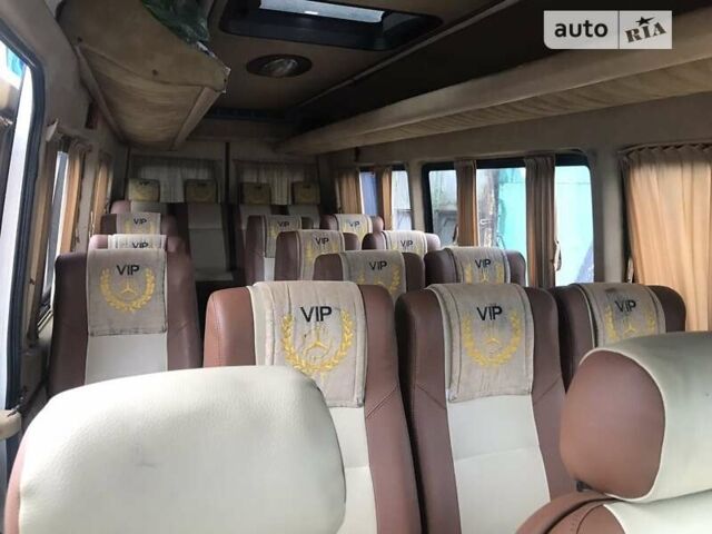 Белый Мерседес Sprinter, объемом двигателя 2.1 л и пробегом 300 тыс. км за 11200 $, фото 4 на Automoto.ua
