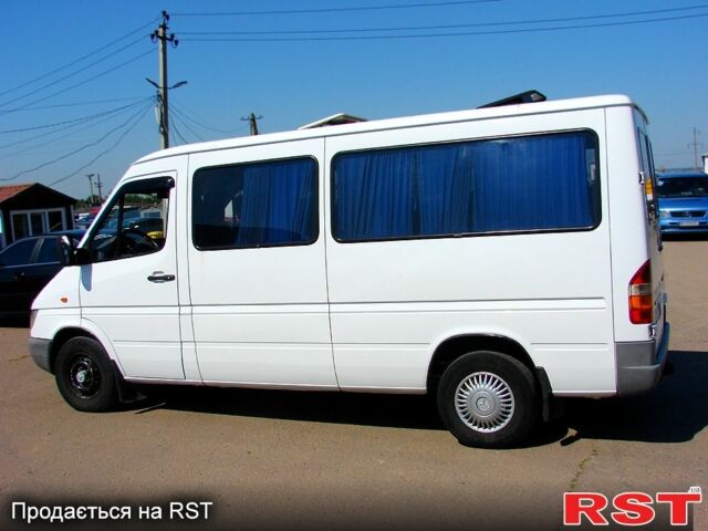 Белый Мерседес Sprinter, объемом двигателя 2.2 л и пробегом 455 тыс. км за 8500 $, фото 1 на Automoto.ua