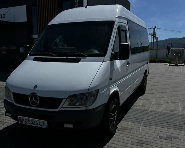 Белый Мерседес Sprinter, объемом двигателя 2.15 л и пробегом 500 тыс. км за 6000 $, фото 2 на Automoto.ua