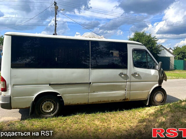 Белый Мерседес Sprinter, объемом двигателя 2.1 л и пробегом 350 тыс. км за 2700 $, фото 2 на Automoto.ua