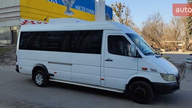 Белый Мерседес Sprinter, объемом двигателя 2.7 л и пробегом 700 тыс. км за 15000 $, фото 1 на Automoto.ua