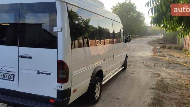 Белый Мерседес Sprinter, объемом двигателя 2.7 л и пробегом 700 тыс. км за 15000 $, фото 9 на Automoto.ua