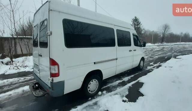 Белый Мерседес Sprinter, объемом двигателя 2.7 л и пробегом 999 тыс. км за 7000 $, фото 4 на Automoto.ua