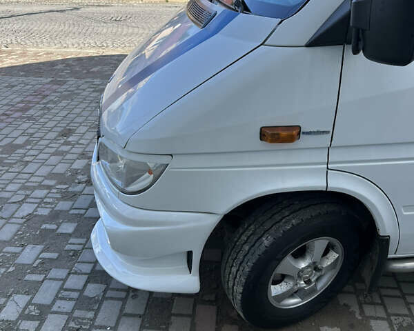 Белый Мерседес Sprinter, объемом двигателя 2.69 л и пробегом 800 тыс. км за 13500 $, фото 8 на Automoto.ua
