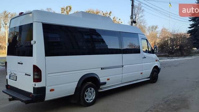 Белый Мерседес Sprinter, объемом двигателя 2.7 л и пробегом 700 тыс. км за 15000 $, фото 3 на Automoto.ua