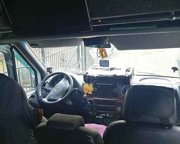 Белый Мерседес Sprinter, объемом двигателя 0 л и пробегом 555 тыс. км за 8000 $, фото 2 на Automoto.ua